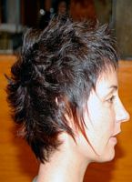 cieniowane fryzury krótkie - uczesanie damskie z włosów krótkich cieniowanych zdjęcie numer 27B